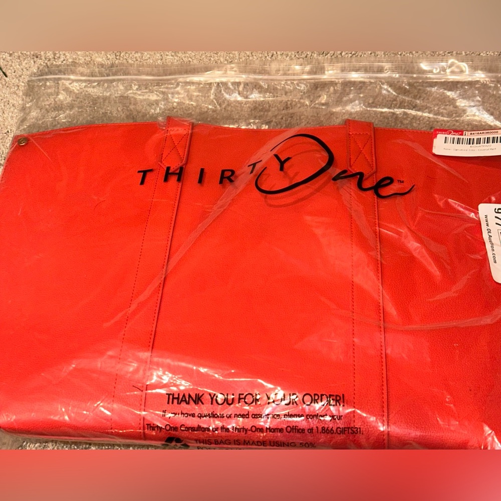 Thirty-One Signature Tote. Pattern Coastal Red - Picture 13 of 15